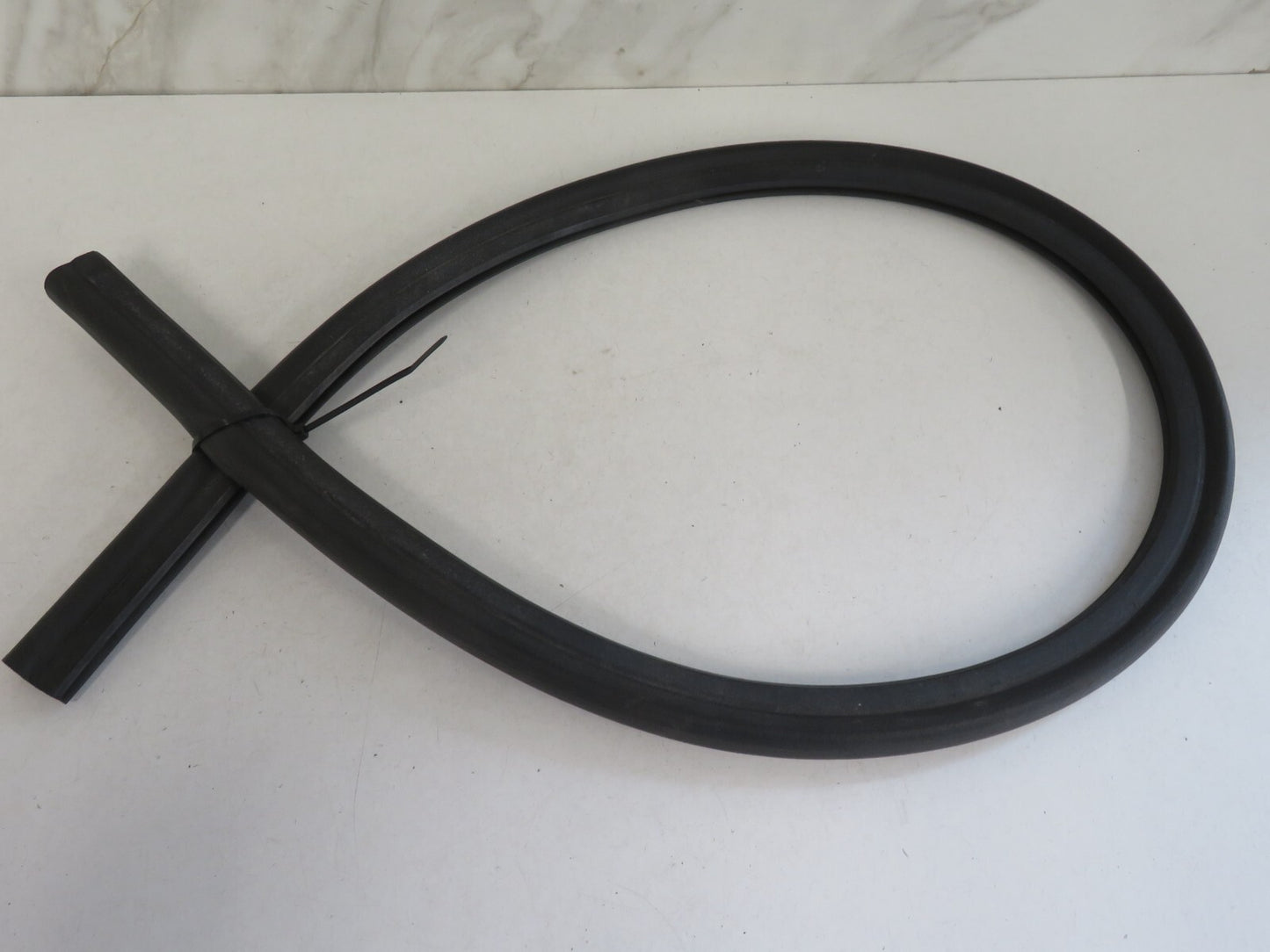 BMW 1 SERIES E88 FRONT BONNET SEAL 2007-2013 A2056-2