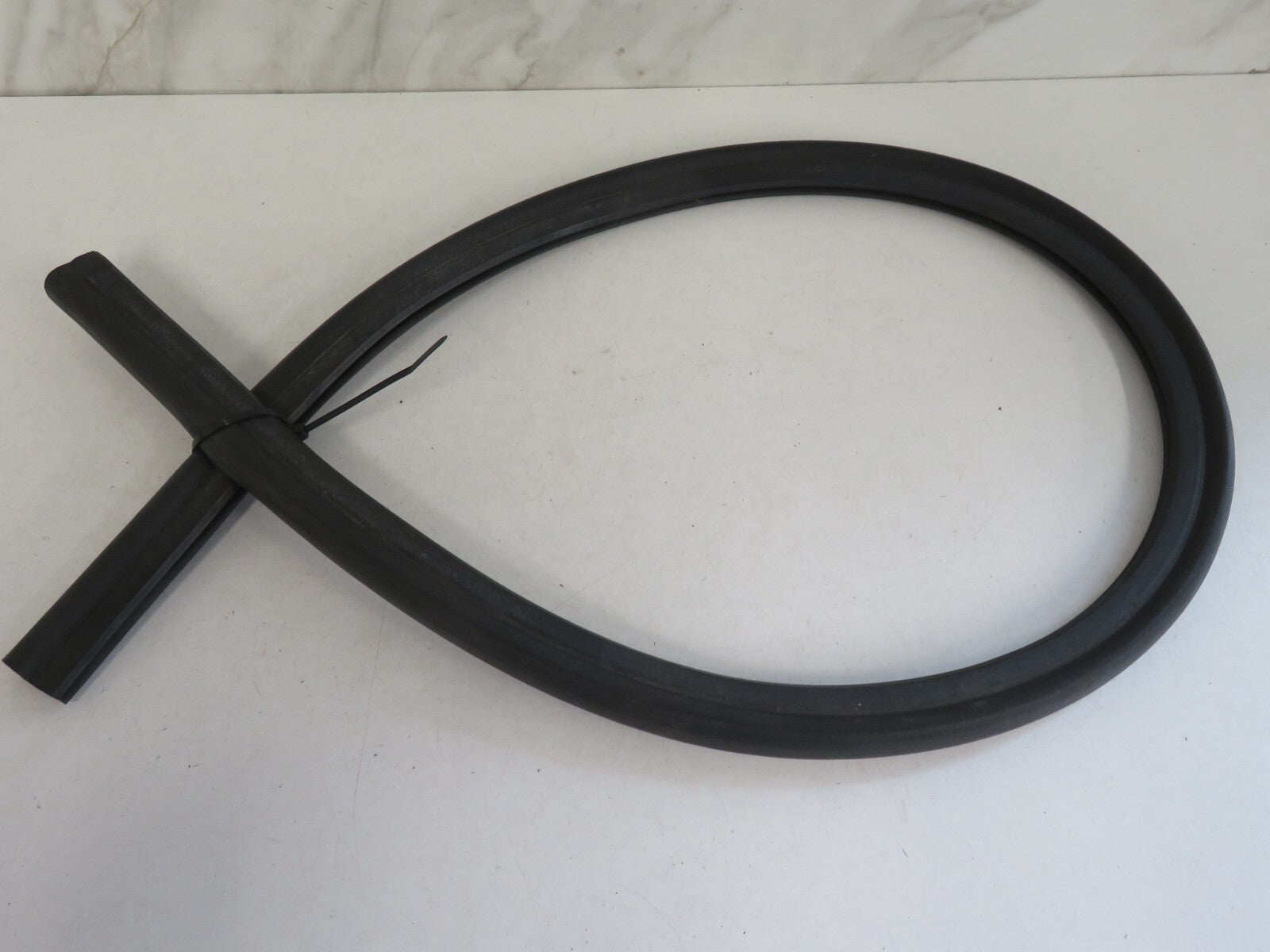 BMW 1 SERIES E88 FRONT BONNET SEAL 2007-2013 A2056-2