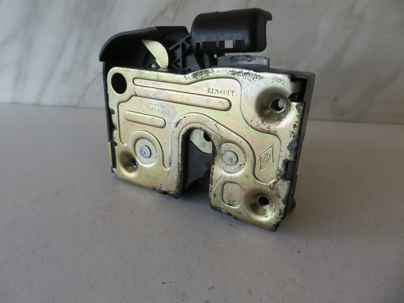 RENAULT CLIO MK2 NSF PASSENGER DOOR LOCK CATCH 2000-2006 AMS1700-3