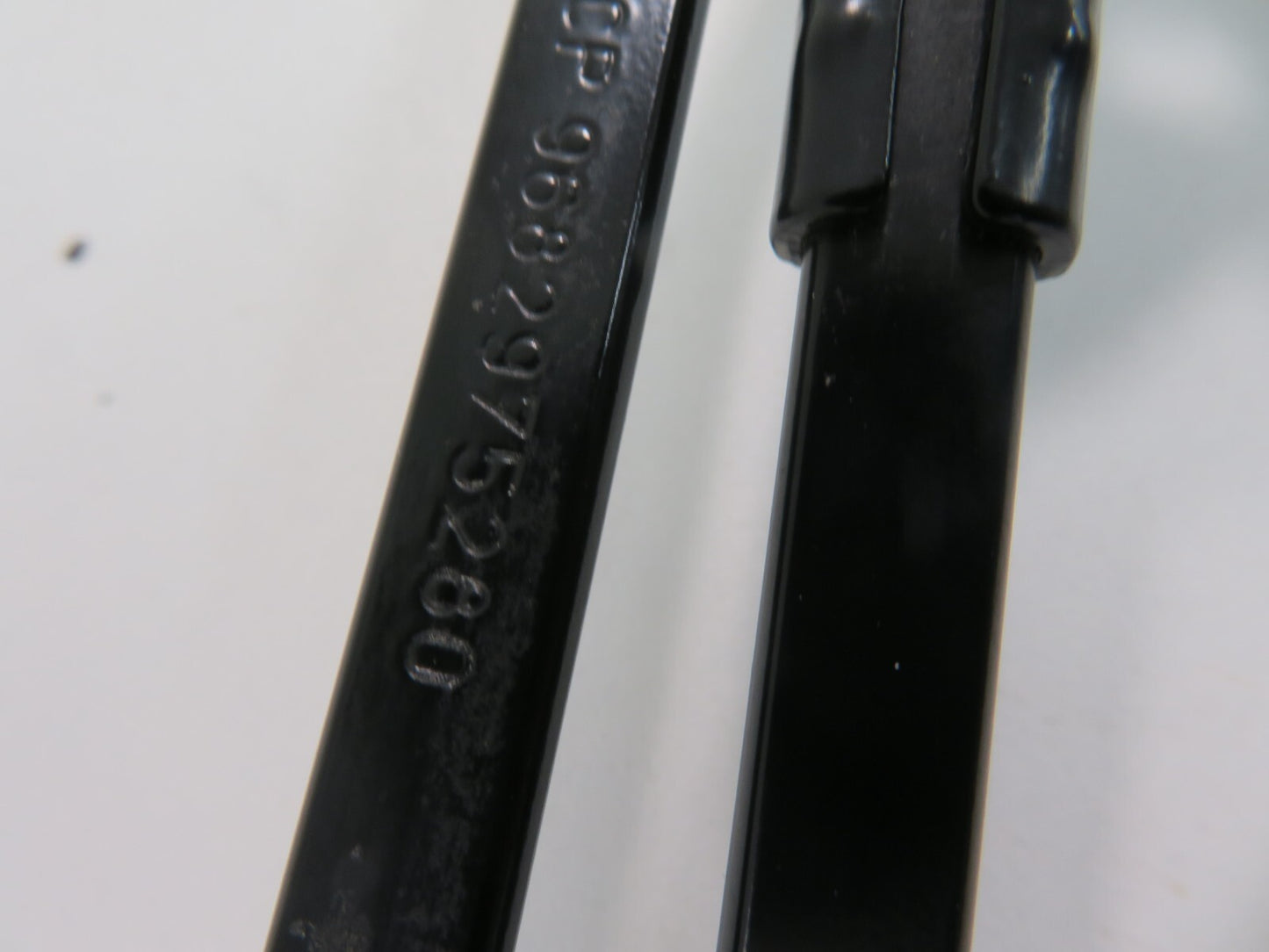 CITROEN BERLINGO MK2 FRONT WIPER ARMS PAIR 2008-2012