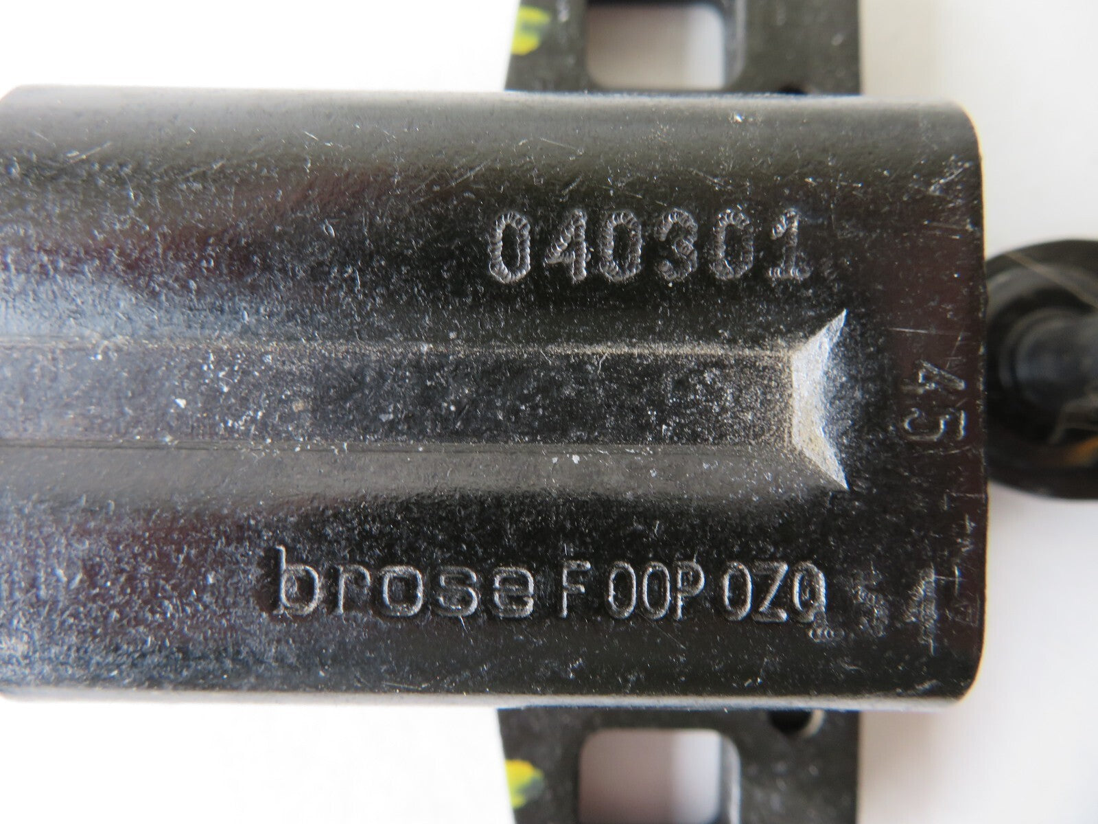 BMW X5 E53 LOWER TAILGATE LOCK LATCHES PAIR 2004-2007 RG04 SA