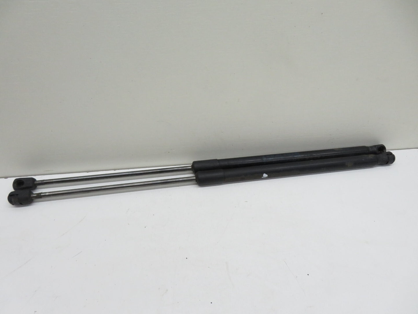 FORD FIESTA MK7 ST180 TAILGATE BOOT STRUTS PAIR 2013-2017 1549-10