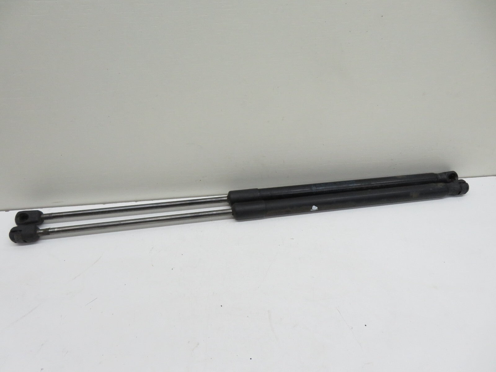 FORD FIESTA MK7 ST180 TAILGATE BOOT STRUTS PAIR 2013-2017 1549-10