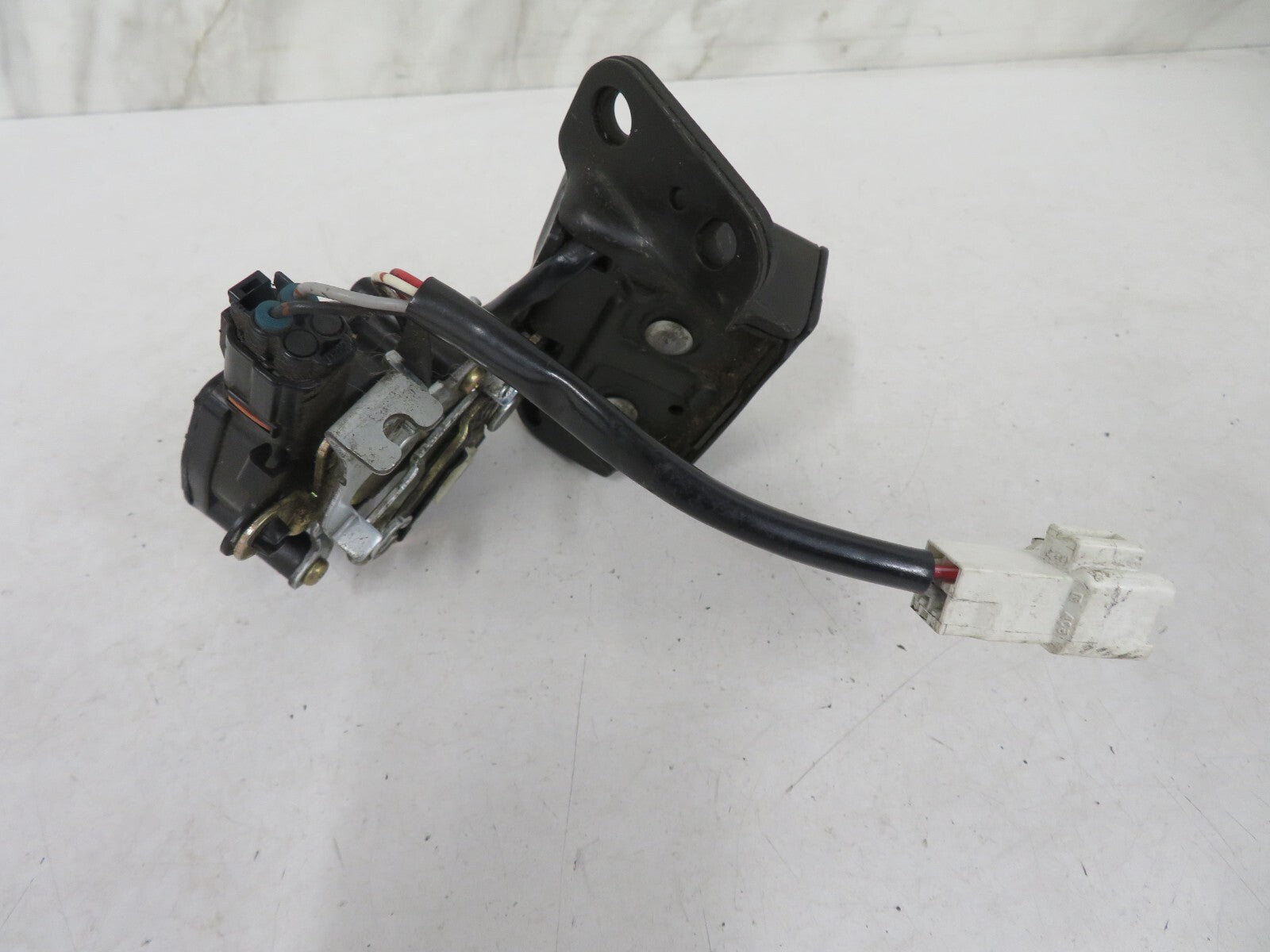 TOYOTA COROLLA BOOT LOCK CATCH 101528-3000 2002-2006 MIX1424-11