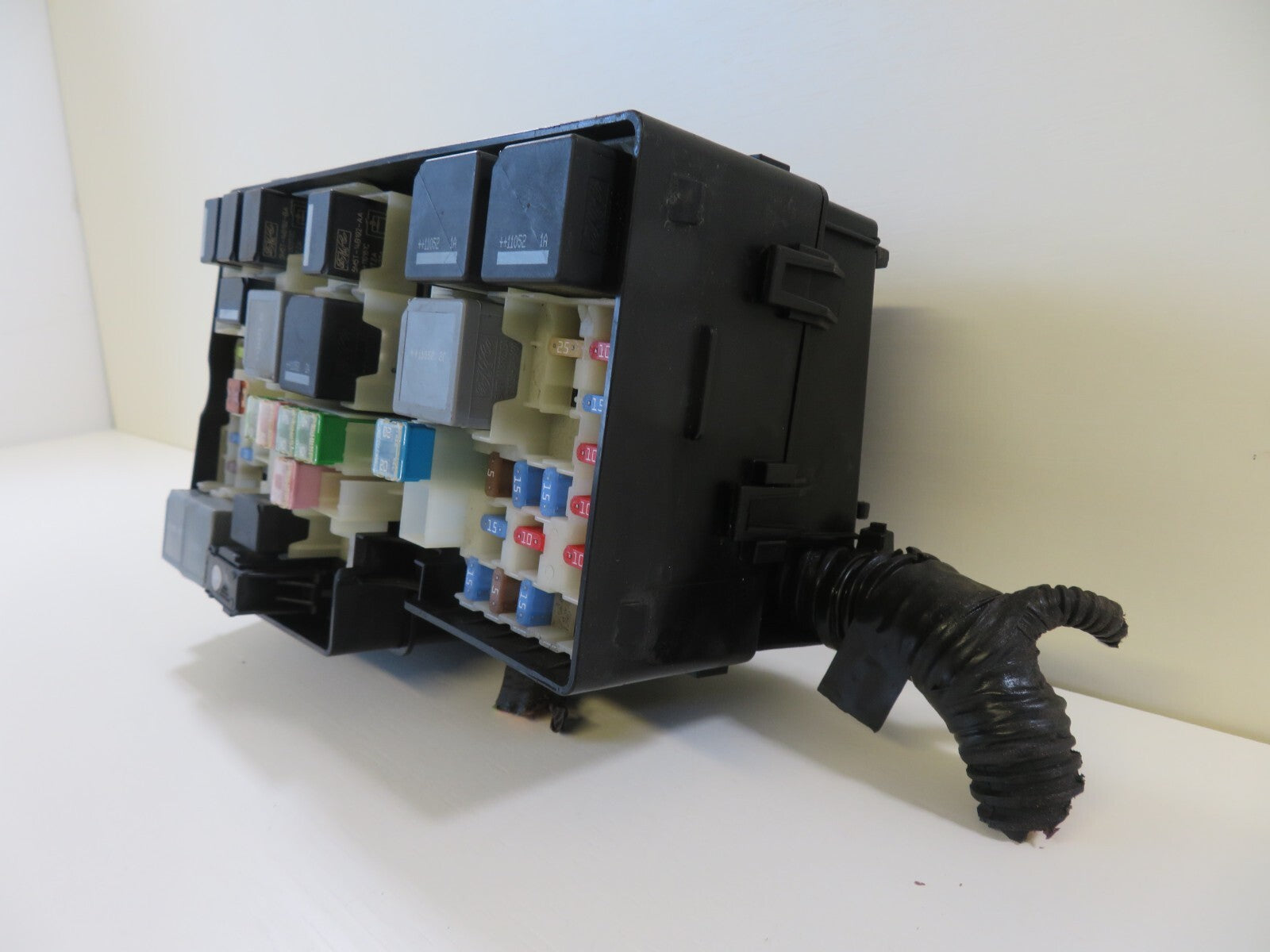 FORD GRAND C MAX ENGINE BAY FUSE BOX AV6T-14A142-AA 2011-2015 1518-1