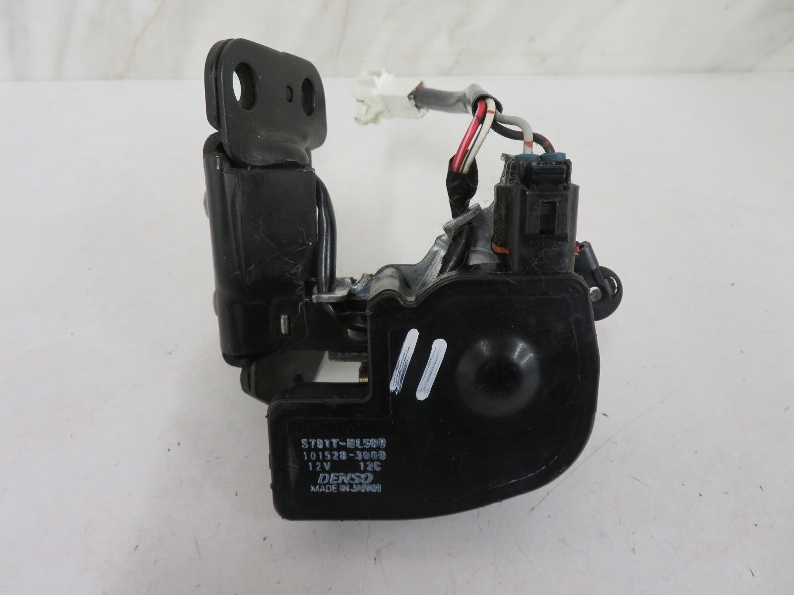 TOYOTA COROLLA BOOT LOCK CATCH 101528-3000 2002-2006 MIX1424-11