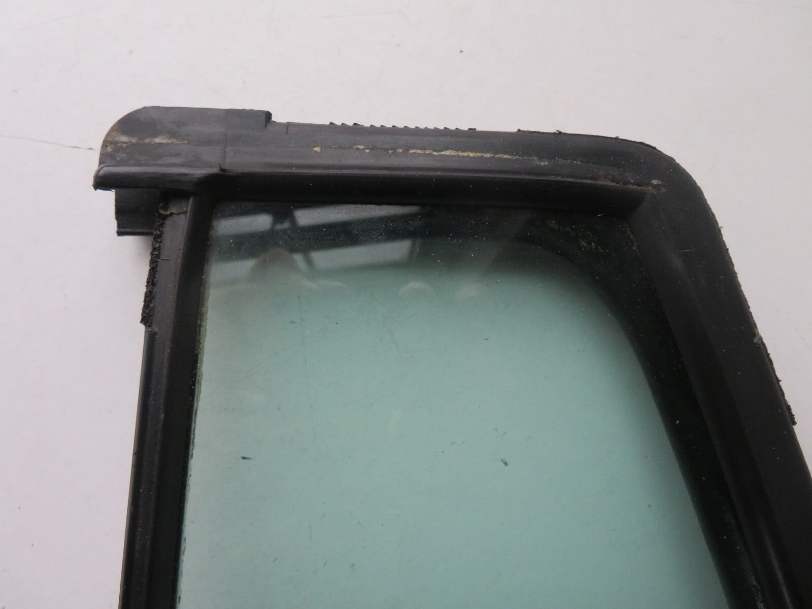 RENAULT LAGUNA ESTATE NSR QUARTER GLASS 2001-2005 A1504-1