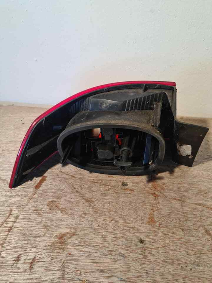 RENAULT LAGUNA MK2 HATCHBACK REAR OUTER TAIL LIGHT 2002-2004 A06