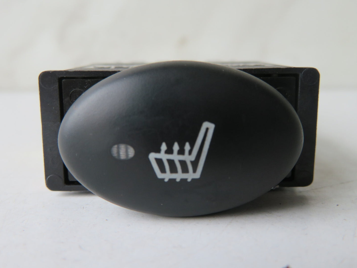 ROVER 75 HEATED SEAT SWITCH YUG101980 1999-2005 A1122-15