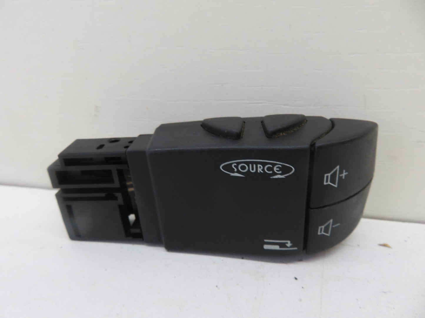 VAUXHALL VIVARO RADIO CONTROL SWITCHES 8200009040 2007-2014 1138-10