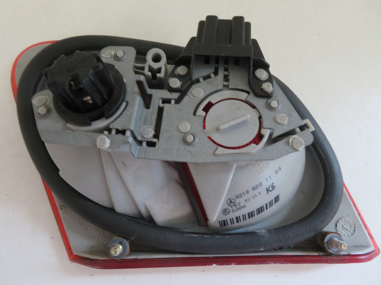 MERCEDES E CLASS W210 NS REAR TAIL LIGHT A2108201164 1995-2002 A1129-4