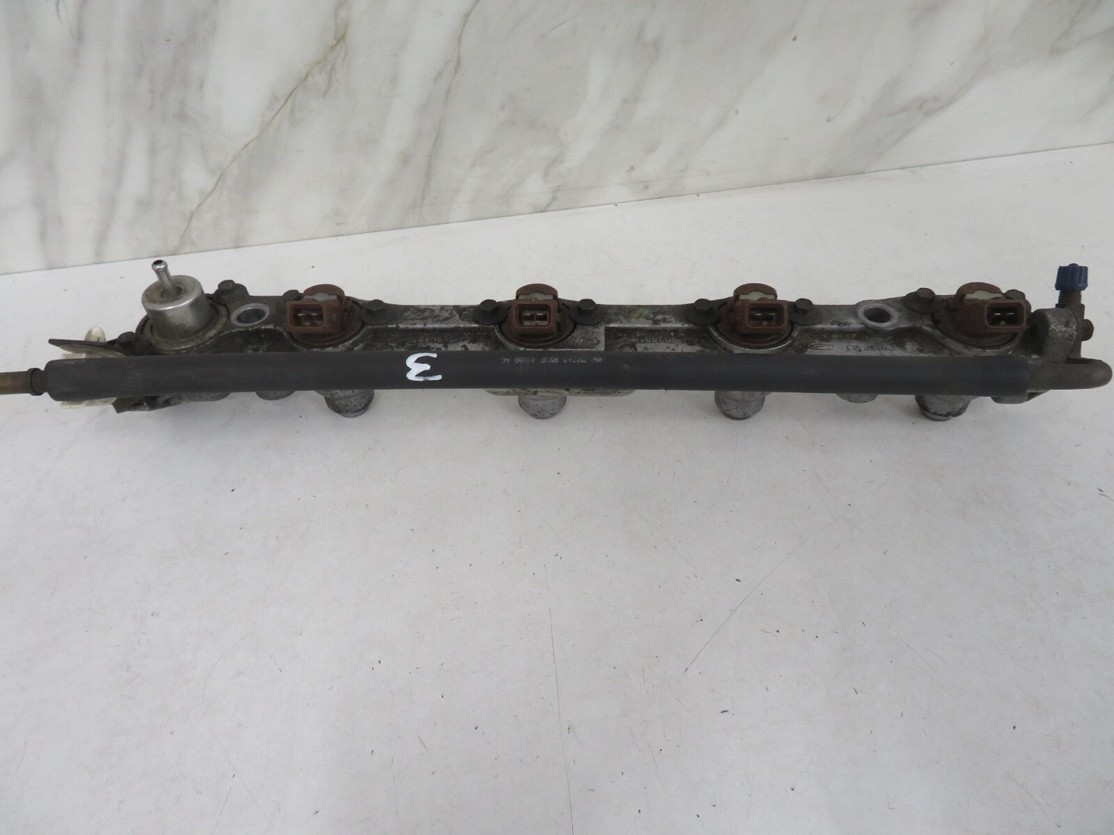 FORD FIESTA FUEL RAIL WITH INJECTORS MF-9H487 1997-2002 1350-3