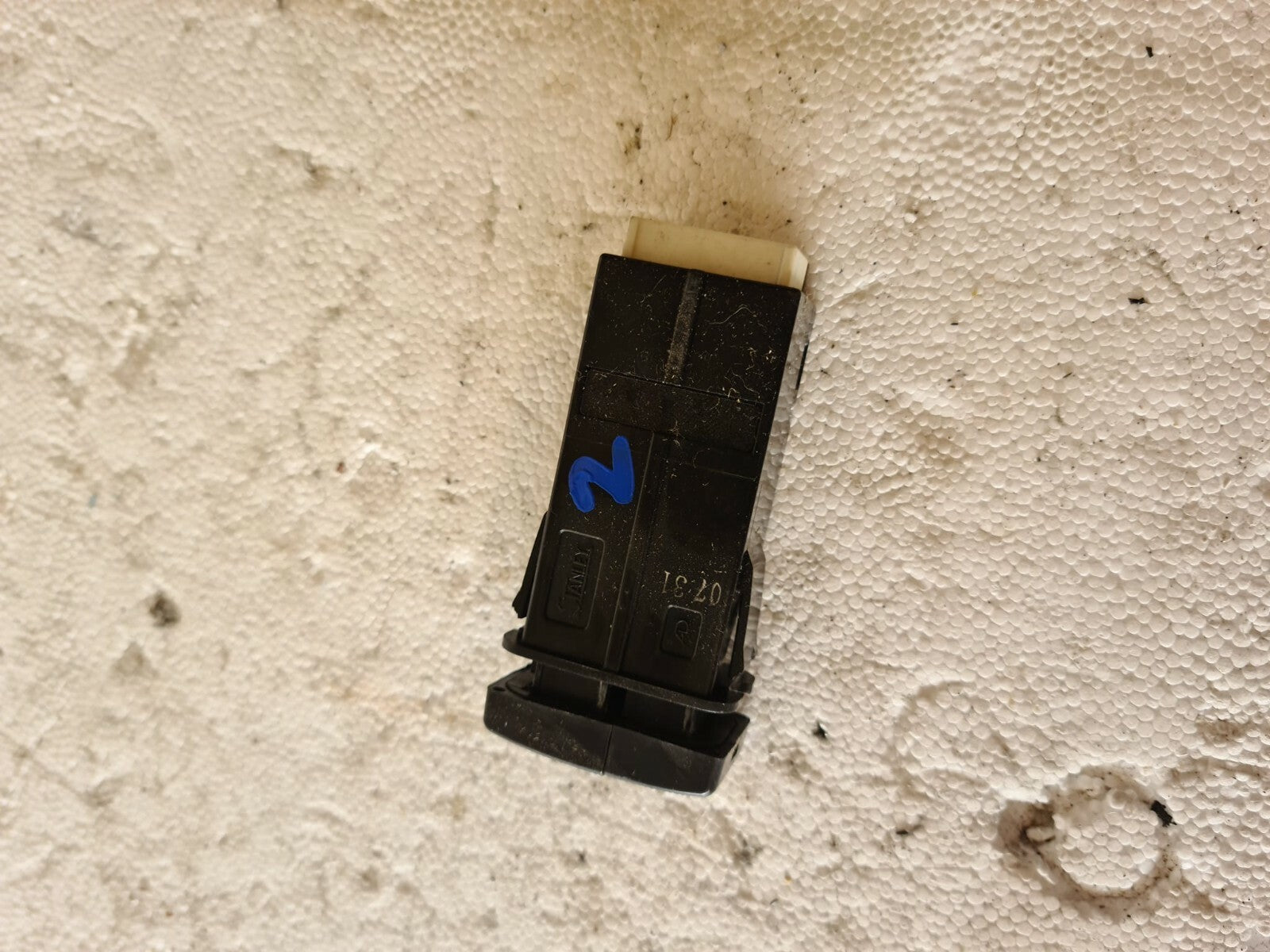 MAZDA DEMIO FOGLIGHT SWITCH 1996-2002 HW52-2