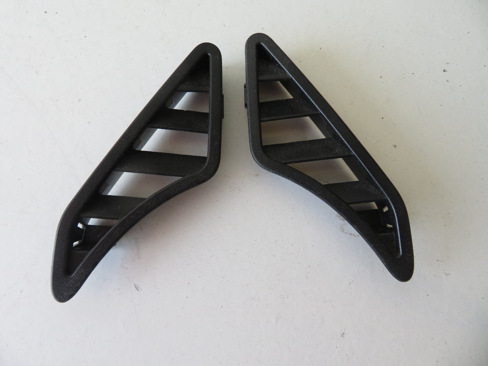 FORD FIESTA MK6 DASHBOARD FRONT AIR VENTS PAIR 2002-2008 AMS1630