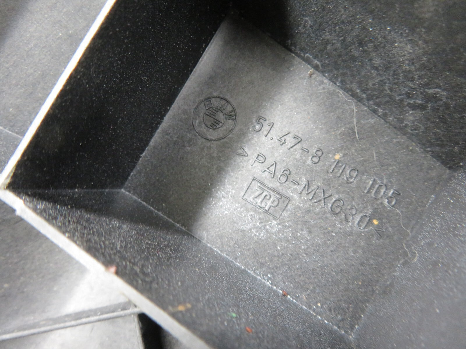 BMW E36 BATTERY COMPARTMENT COVER 8119105 1991-1998 1756-3