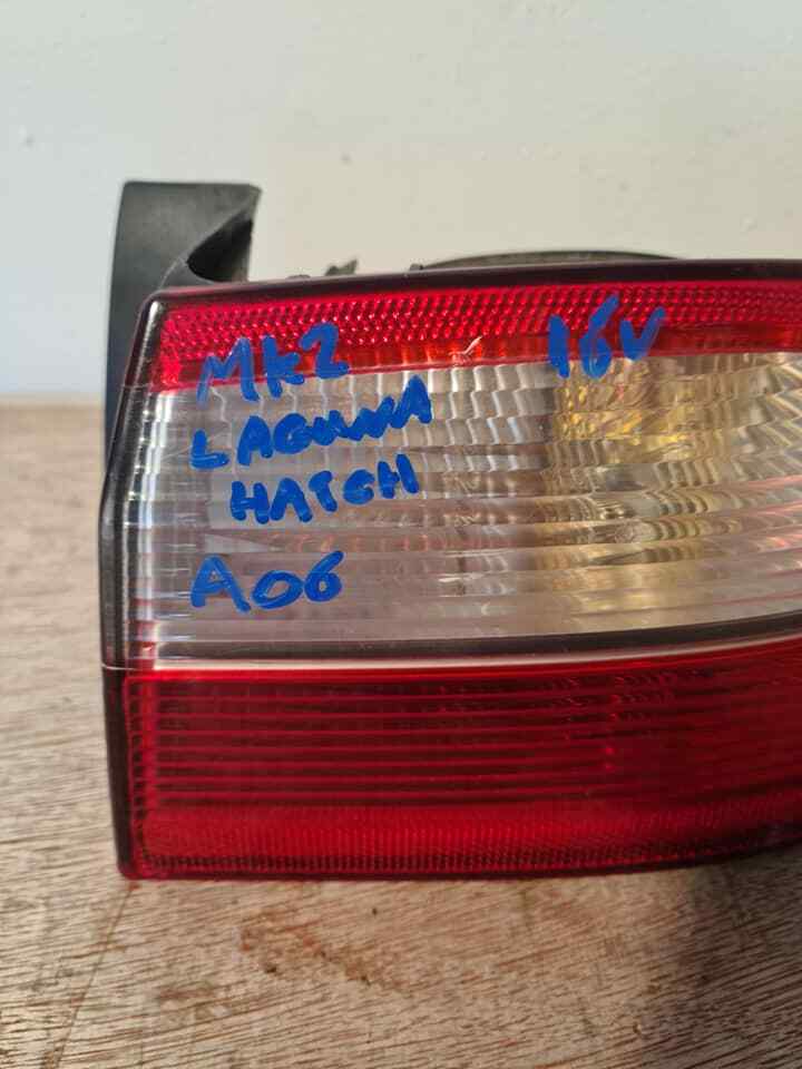 RENAULT LAGUNA MK2 HATCHBACK REAR OUTER TAIL LIGHT 2002-2004 A06
