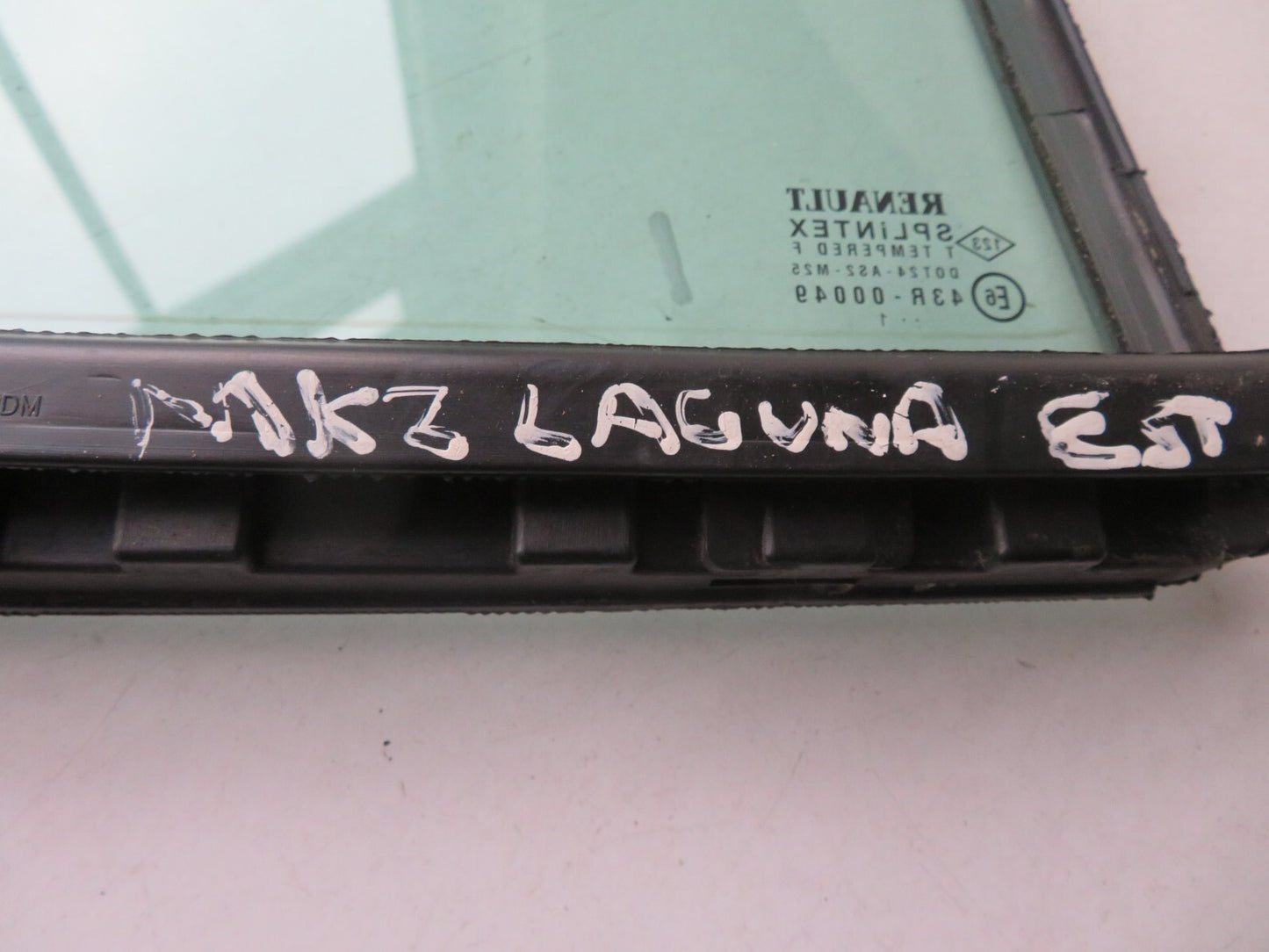 RENAULT LAGUNA ESTATE NSR QUARTER GLASS 2001-2005 A1504-1