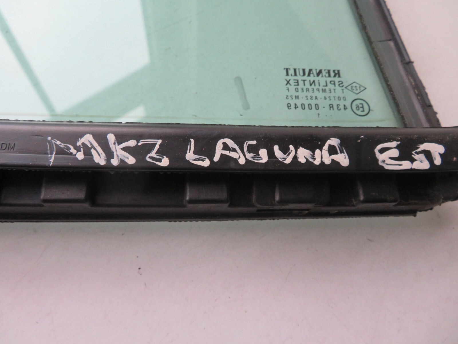 RENAULT LAGUNA ESTATE NSR QUARTER GLASS 2001-2005 A1504-1