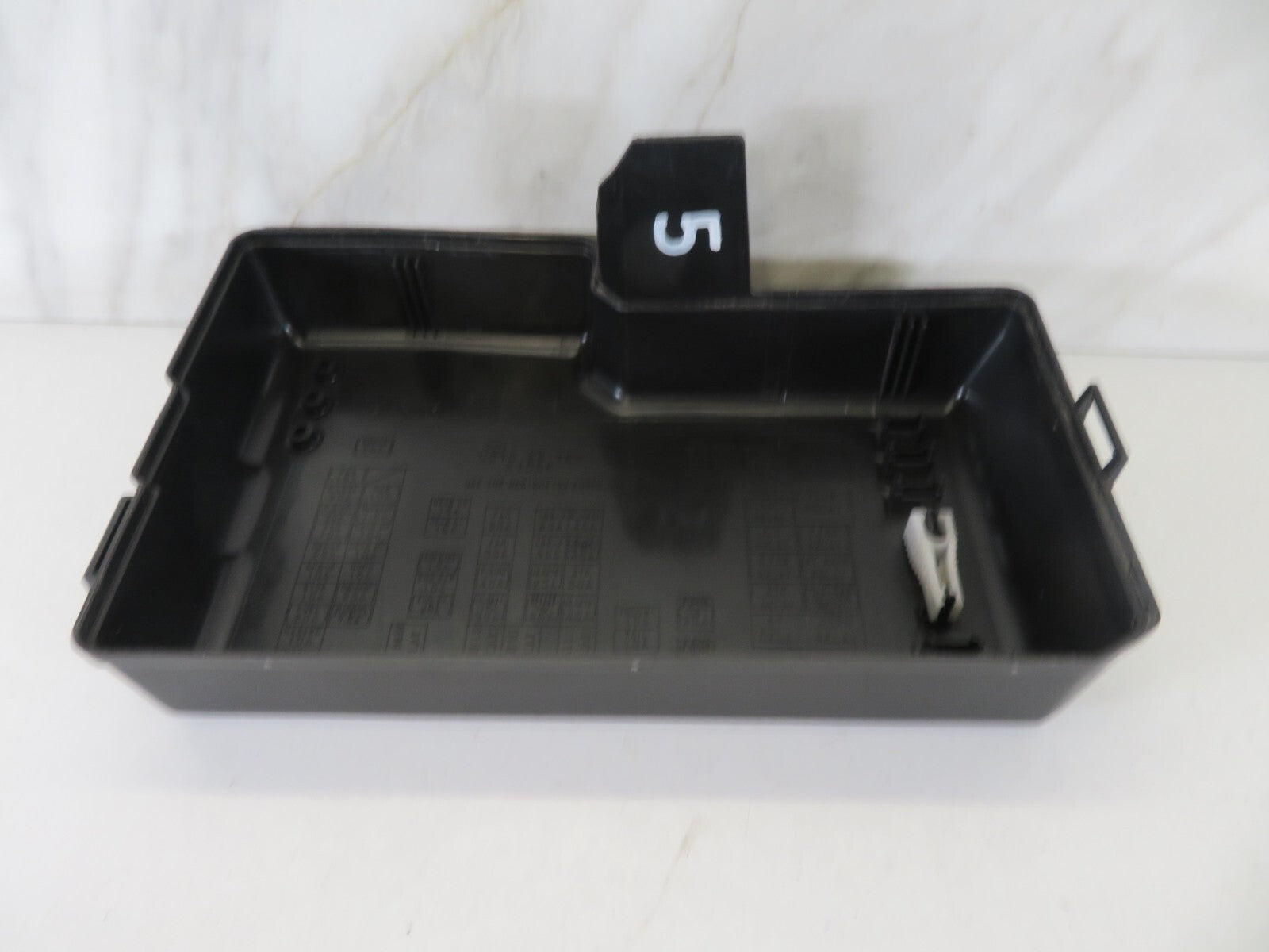 MAZDA 5 MPV ENGINE BAY FUSE BOX COVER 2005-2010 A1320-5