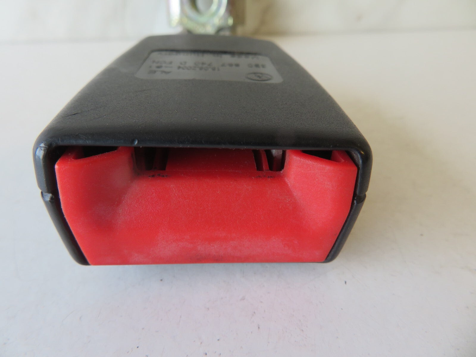 VOLKSWAGEN VW PASSAT B5.5 OSR SEAT BELT BUCKLE 3B0857740D 01-05 AMS1348