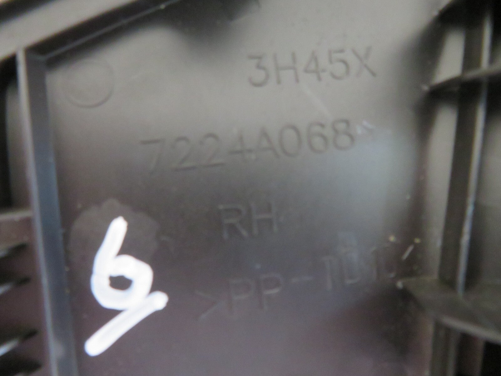 PEUGEOT 4007 OS REAR LIGHT ACCESS COVER TRIM 7224A068 2007-2012 A1315-6