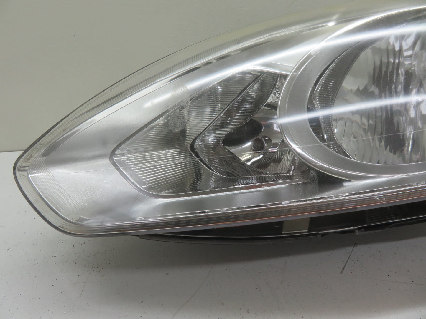 FORD C MAX NS FRONT PASSENGER HEADLIGHT AM51-13W030-BE (SEE PHOTOS) 2010-2015