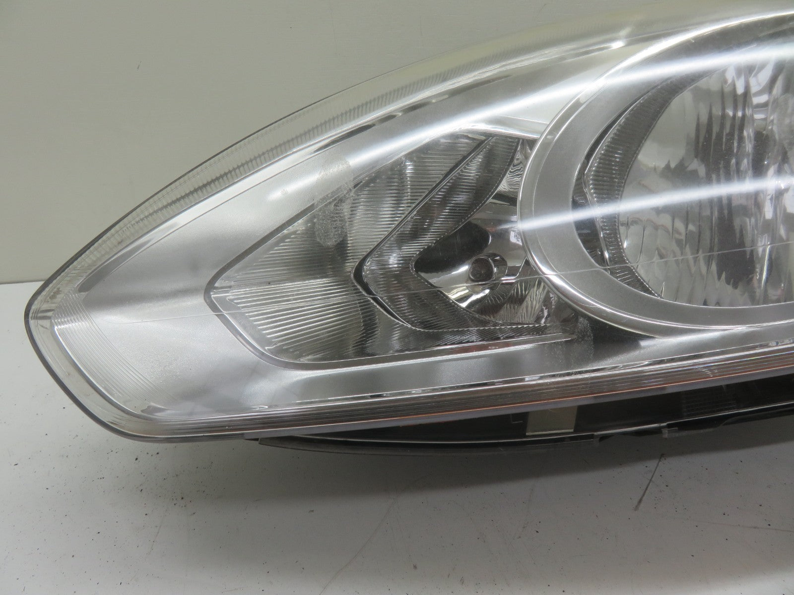 FORD C MAX NS FRONT PASSENGER HEADLIGHT AM51-13W030-BE (SEE PHOTOS) 2010-2015