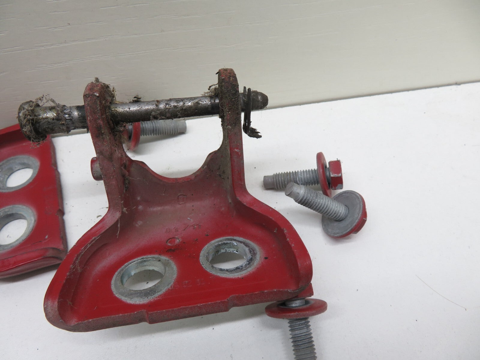 CITROEN BERLINGO MK2 NSF PASSENGER FRONT DOOR HINGES RED 2008-2018 1700-15