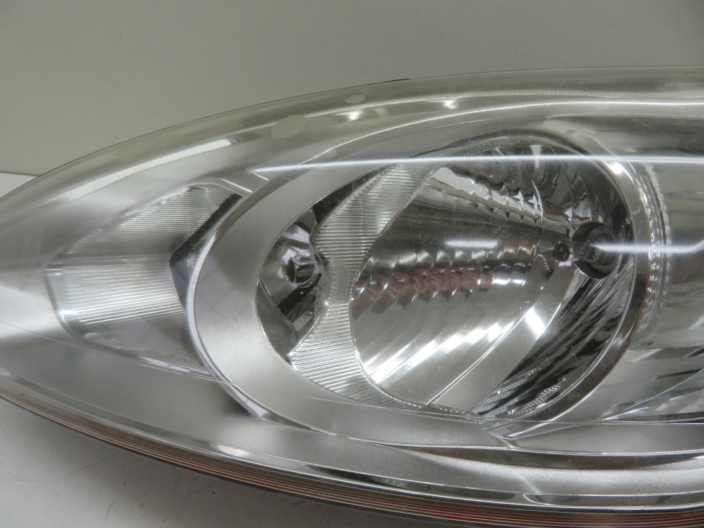 FORD C MAX NS FRONT PASSENGER HEADLIGHT AM51-13W030-BE (SEE PHOTOS) 2010-2015