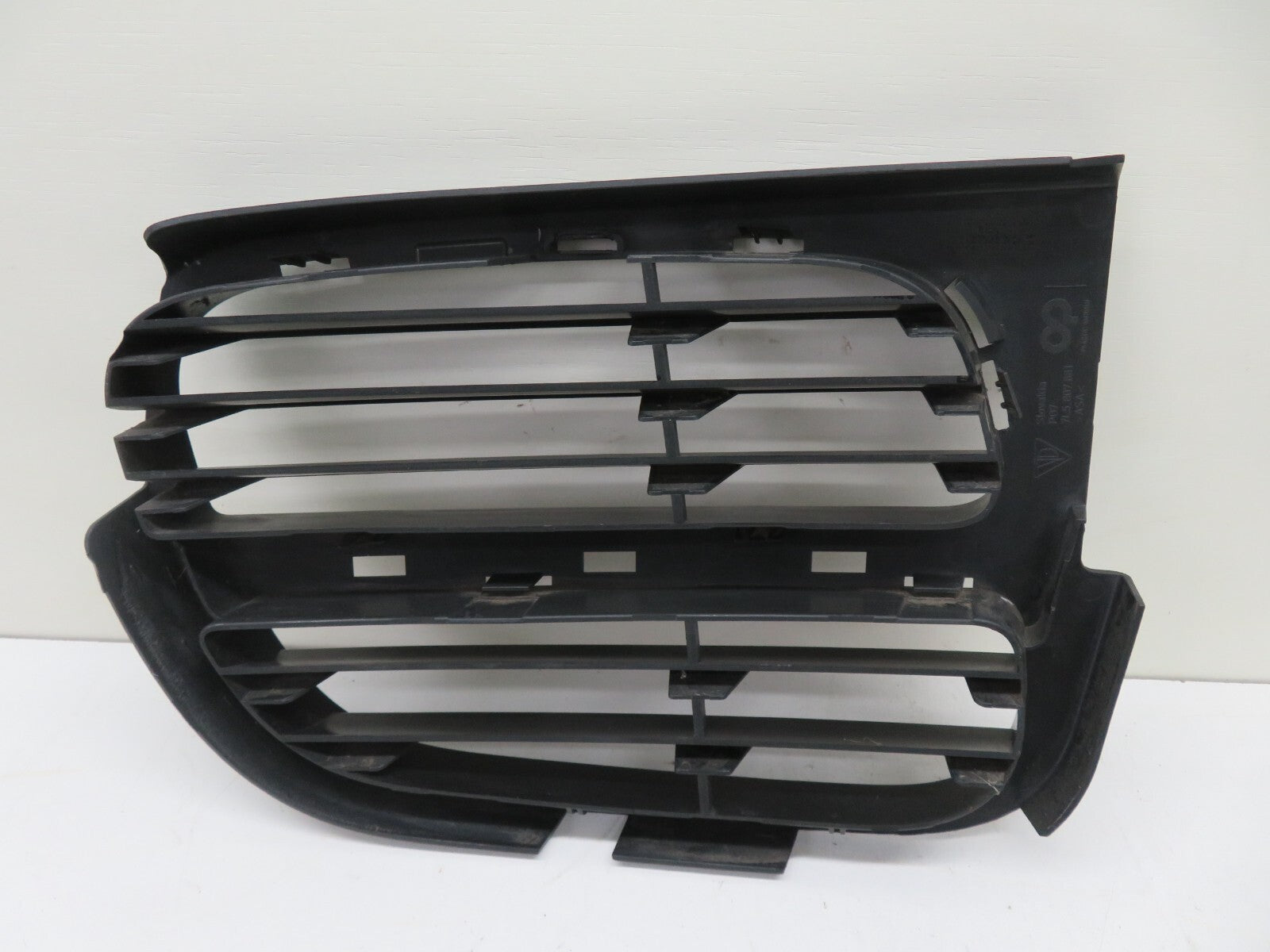 PORSCHE CAYENNE 955 NS PASSENGER FRONT GRILL 7L5807681 2003-2007 1718-2