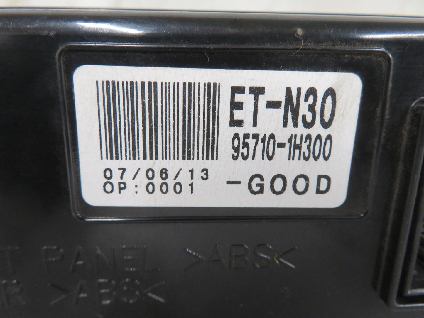 KIA CEED RADIO DISPLAY SCREEN 95710-1H300 2006-2012 MIX1348-10