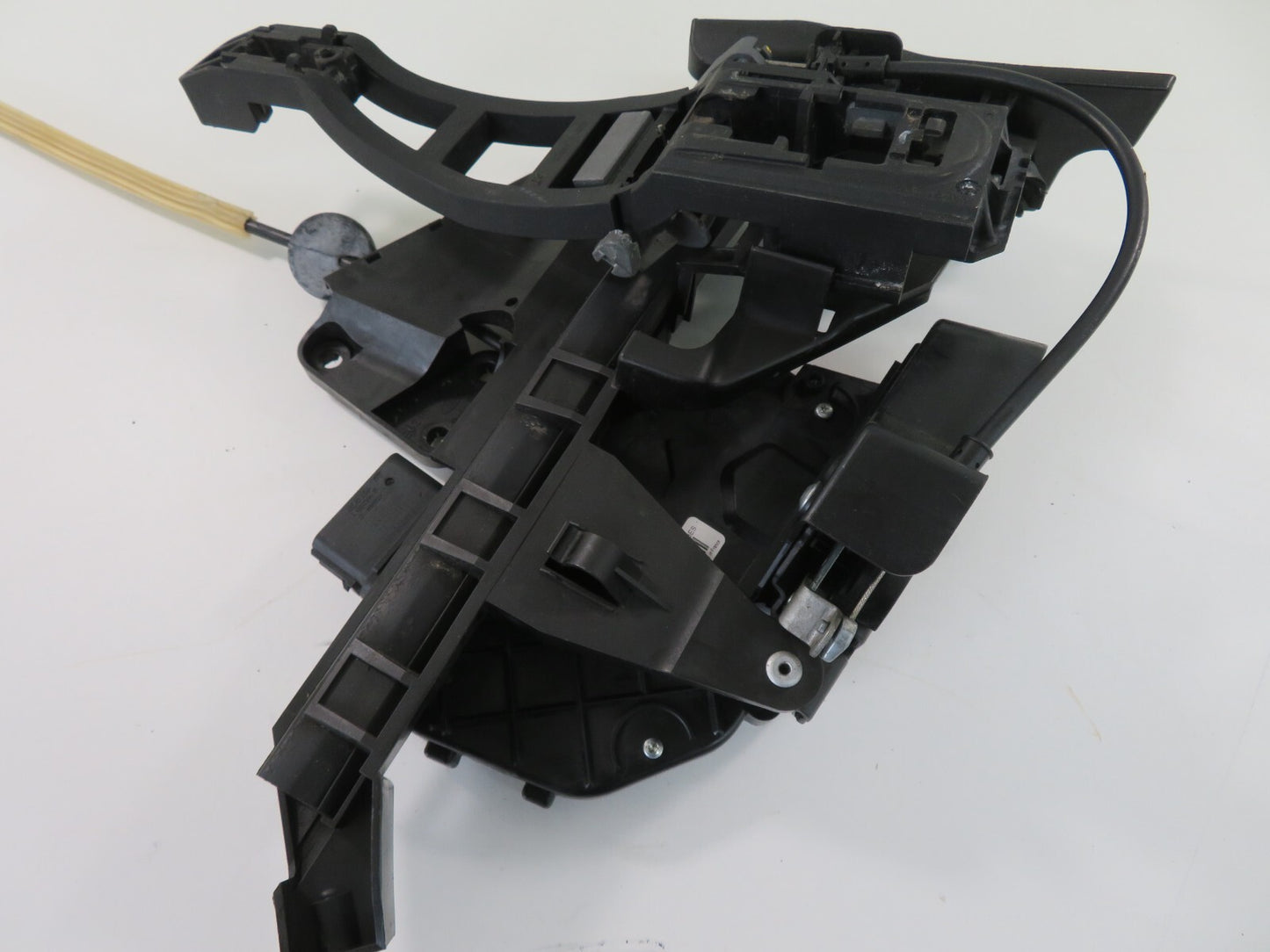 FORD C-MAX NSR LEFT REAR DOOR LOCK CATCH 3M5A-R26413-ES 2006-2010 1401-3