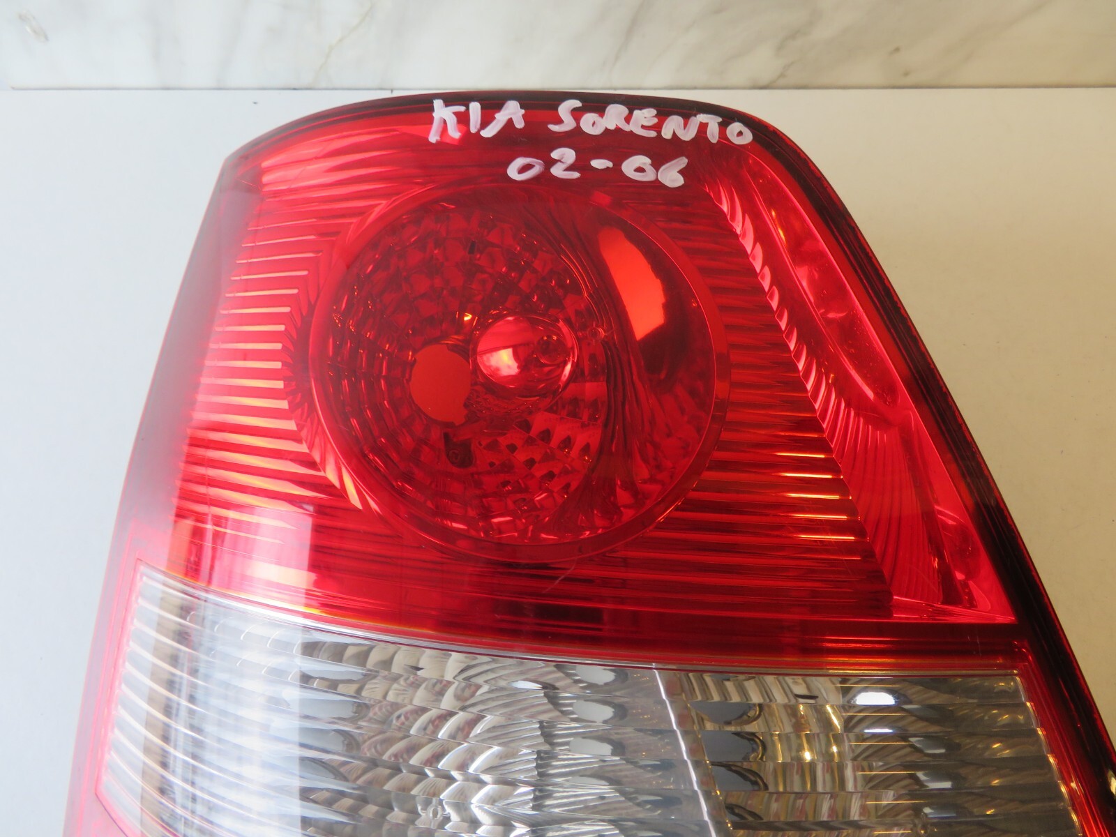 KIA SORENTO NS REAR TAIL LIGHT 2002-2006