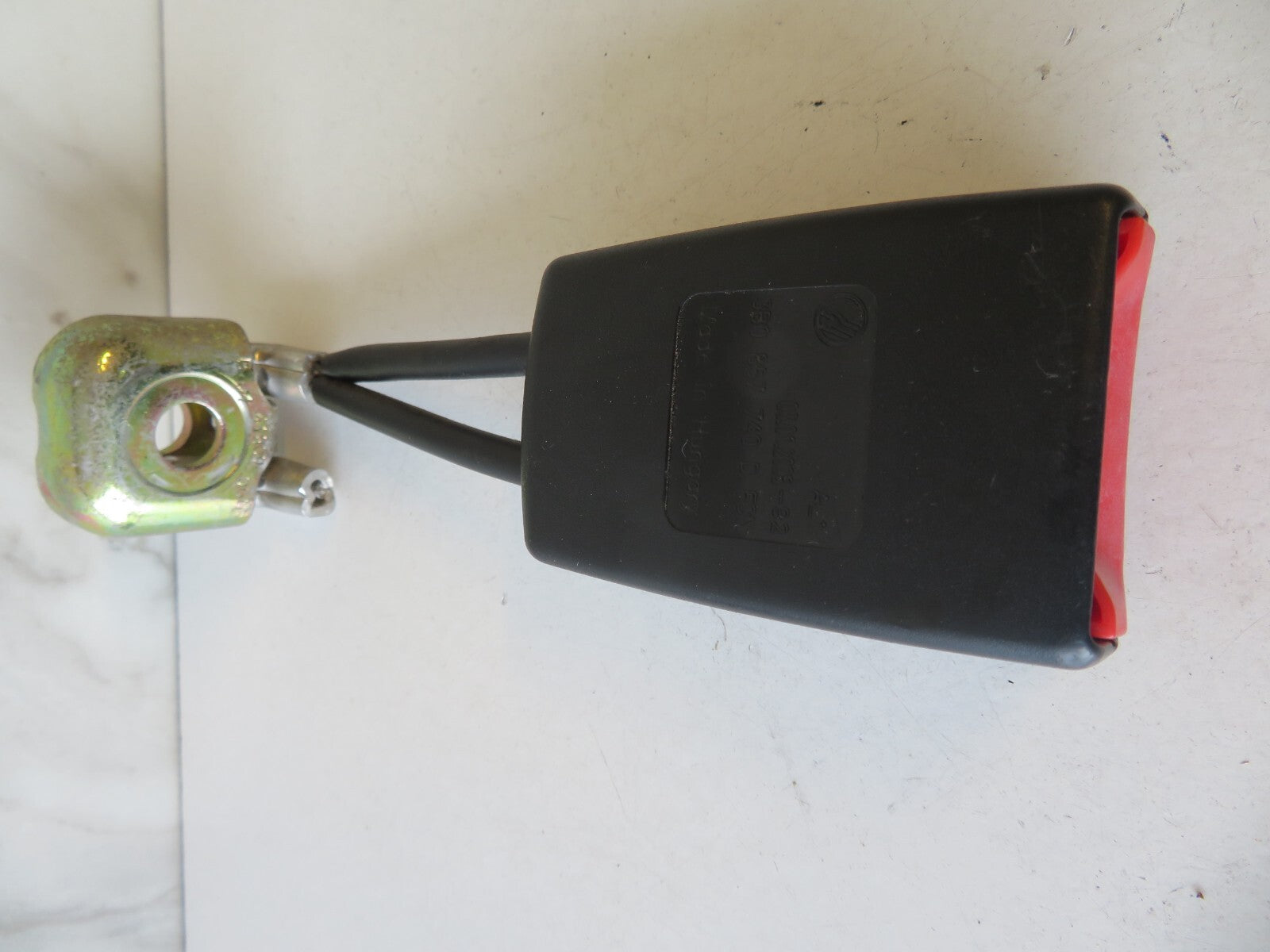 VOLKSWAGEN VW PASSAT B5.5 OSR SEAT BELT BUCKLE 3B0857740D 01-05 AMS1348-2