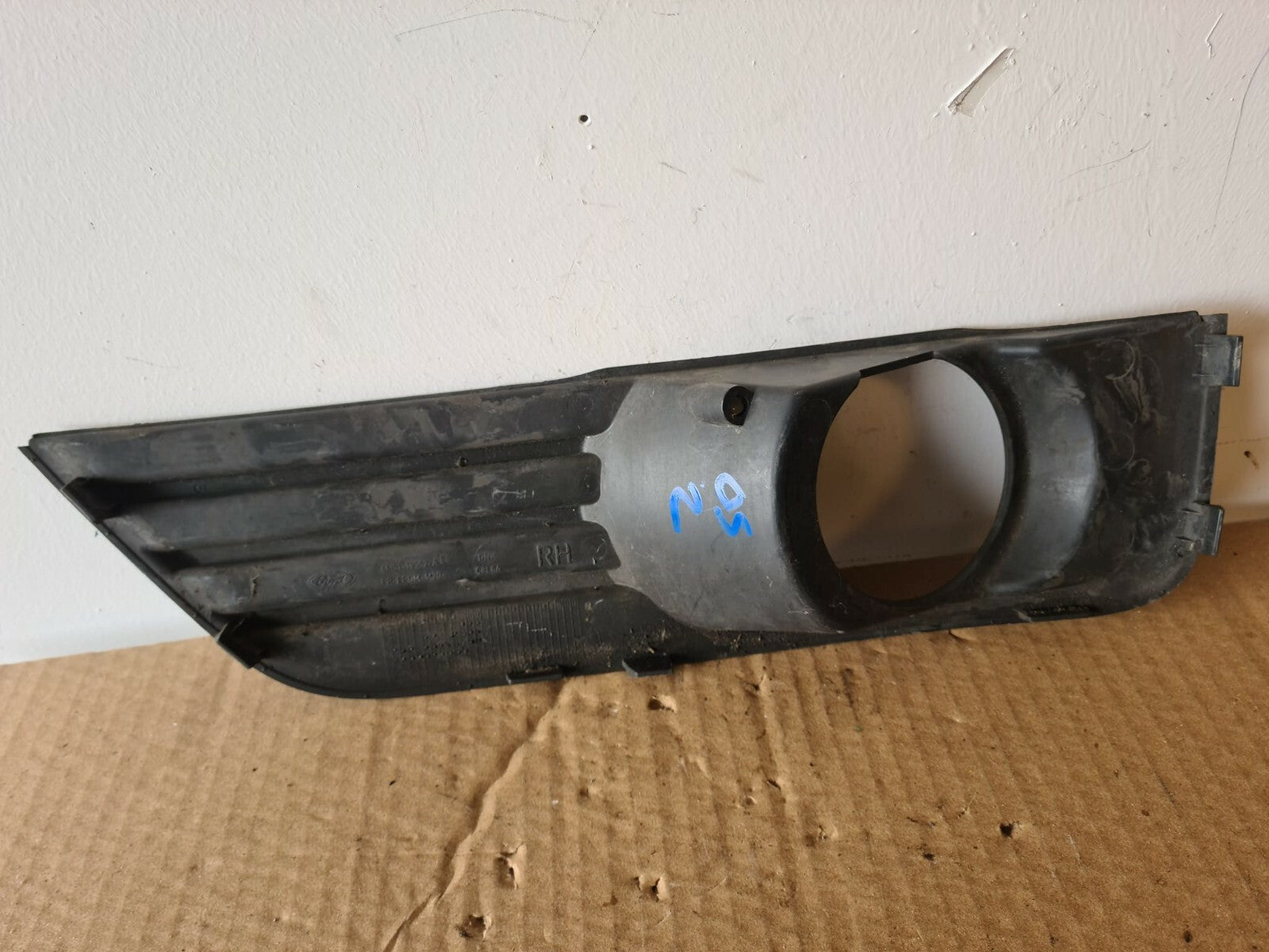 FORD FOCUS MK2 OS FRONT FOG LIGHT SURROUND TRIM 2004-2007 A34 NO2