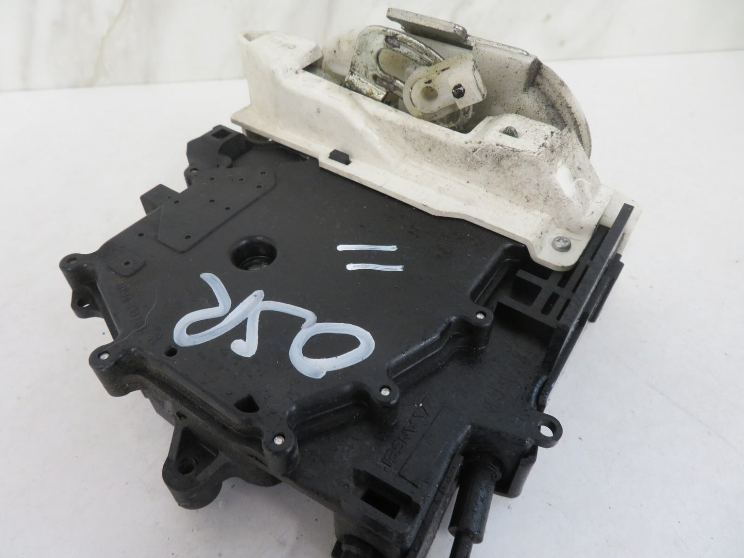 PEUGEOT 4007 OSR DOOR LOCK CATCH 2007-2012 1603-11