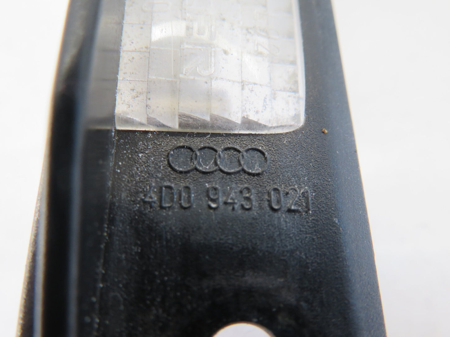 AUDI A8 D2 REAR NUMBER PLATE LIGHT 4D0943021 1994-2003 A1344-9