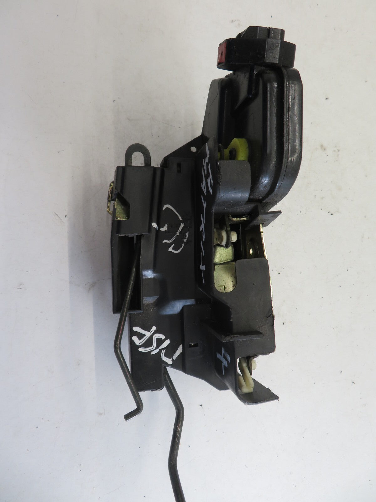 HYUNDAI MATRIX NSF PASSENGER DOOR LOCK CATCH 2005-2009 HYMIX1411-4