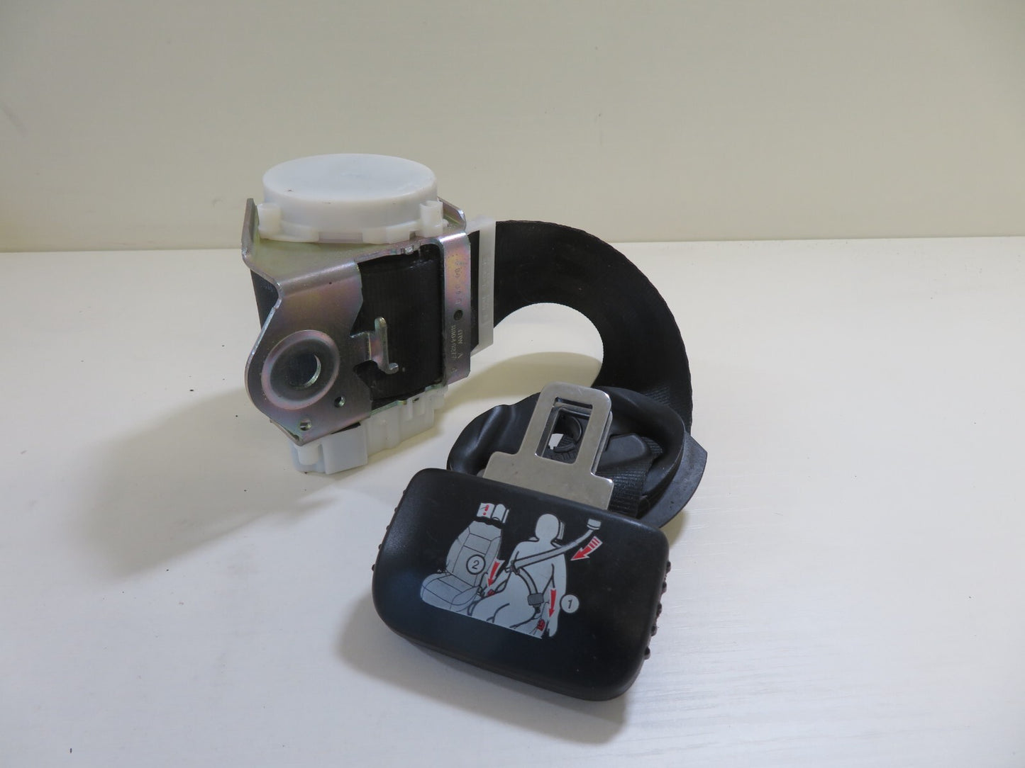 VOLKSWAGEN VW TOURAN REAR SEAT BELTS MIDDLE THIRD ROW CADDY 2K 2003-2009 1347-2