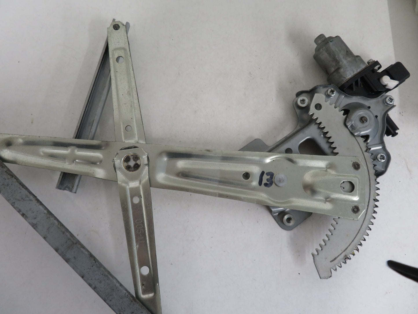 PEUGEOT 4007 OSF WINDOW REGULATOR 2007-2012 1630-13