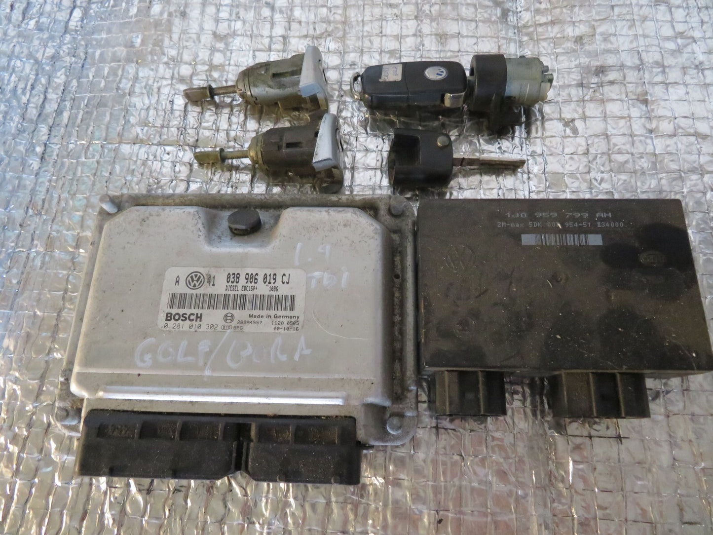 VOLKSWAGEN VW BORA GOLF 1.9TDI ENGINE ECU KIT 038906019CJ LOCK SET 1998-04 A1036