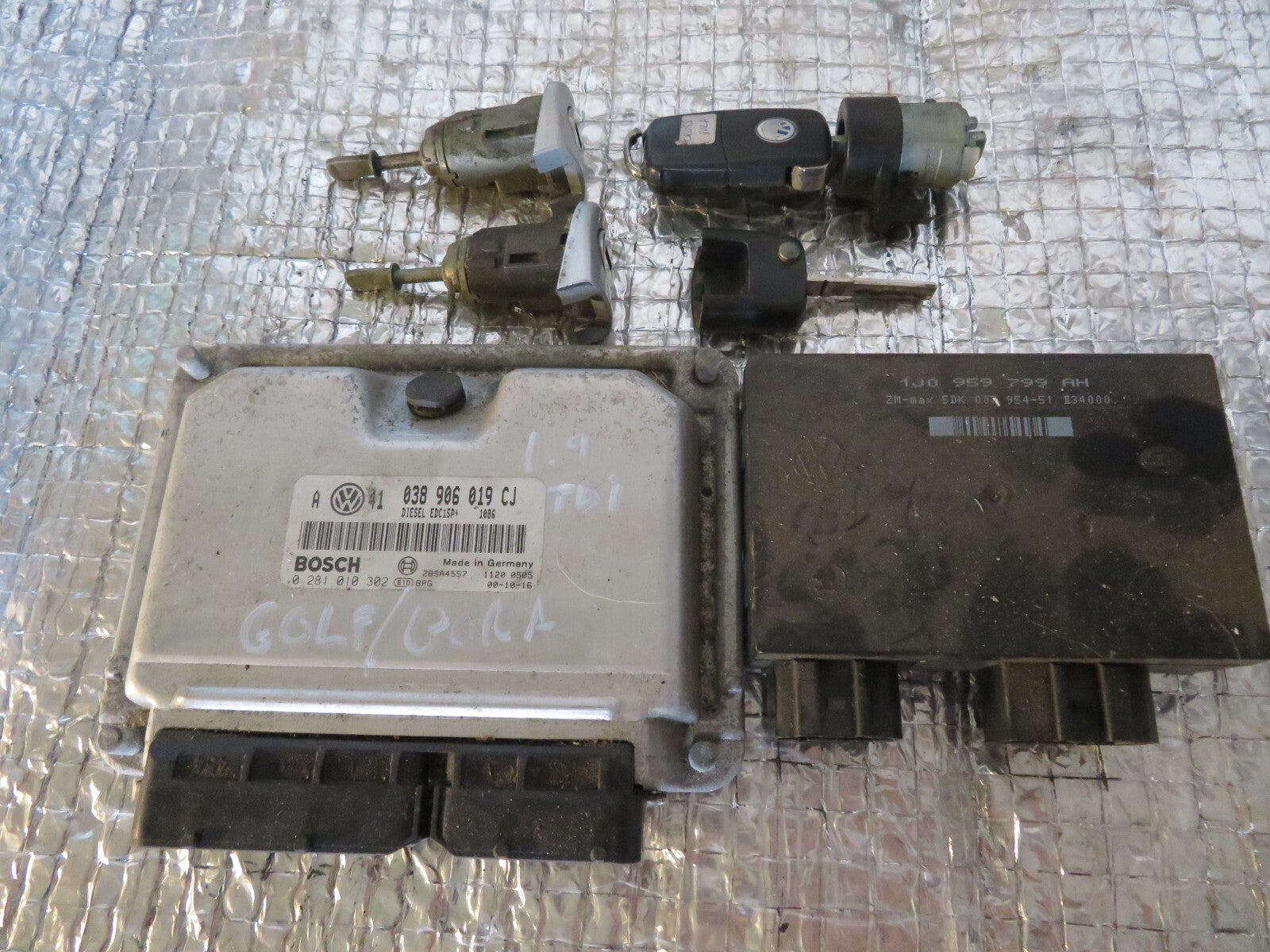 VOLKSWAGEN VW BORA GOLF 1.9TDI ENGINE ECU KIT 038906019CJ LOCK SET 1998-04 A1036
