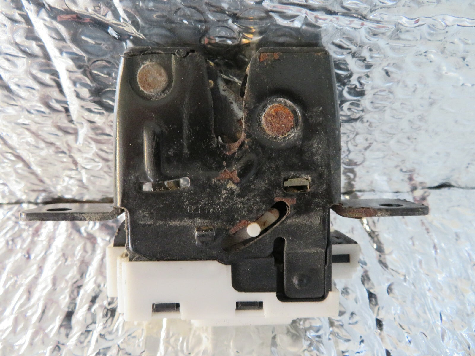 RENAULT SCENIC MK2 TAILGATE BOOT LOCK CATCH 2002-2008