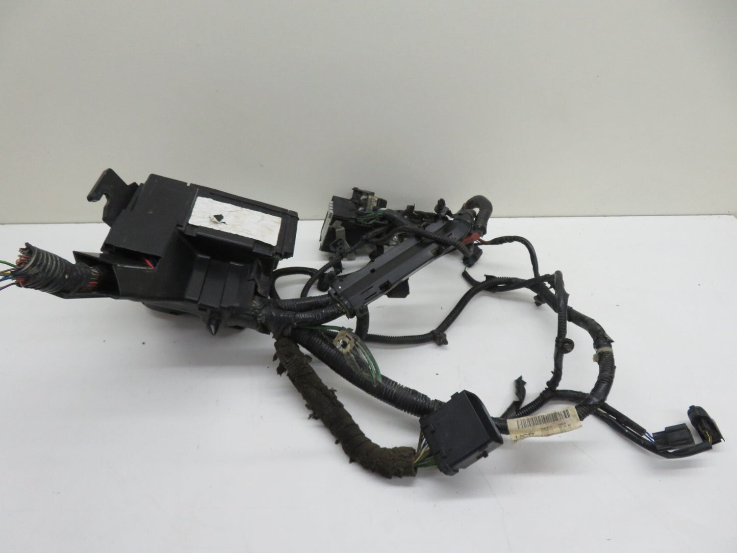 FORD FIESTA MK7 ST180 ENGINE BAY FUSE BOX WITH CUT LOOM 2013-2017 1543-1