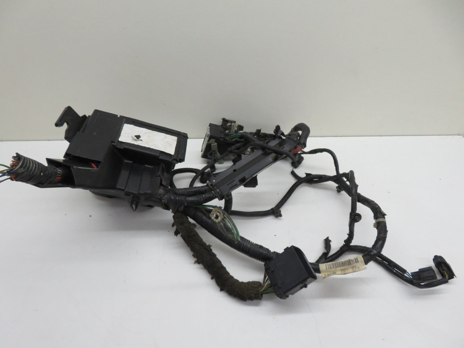 FORD FIESTA MK7 ST180 ENGINE BAY FUSE BOX WITH CUT LOOM 2013-2017 1543-1