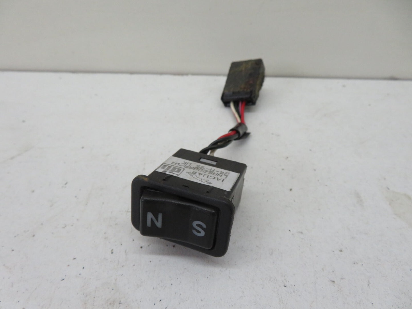JAGUAR XJR S/N PEFORMANCE MODE SWITCH LNA6220AA 1994-2001 1800-12