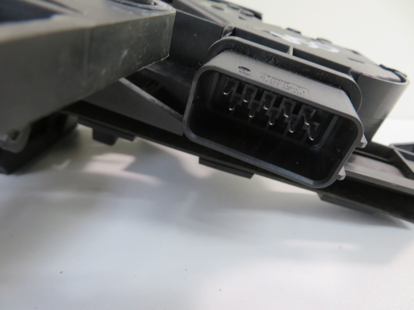 FORD C-MAX OSR RIGHT REAR DOOR LOCK CATCH 3M5A-R26412-ES 2006-2010 1401-4