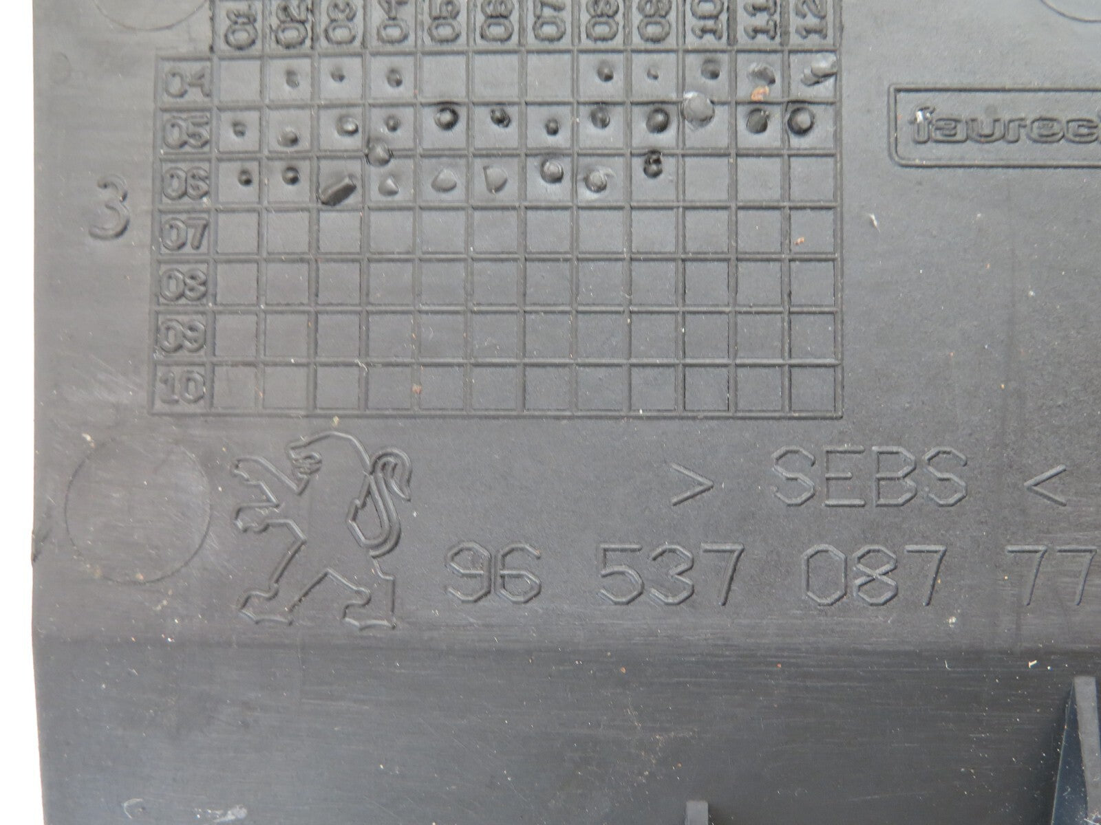 PEUGEOT 307CC RUBBER INSERT TRIM 9653708777 2003-2007 AMS1548