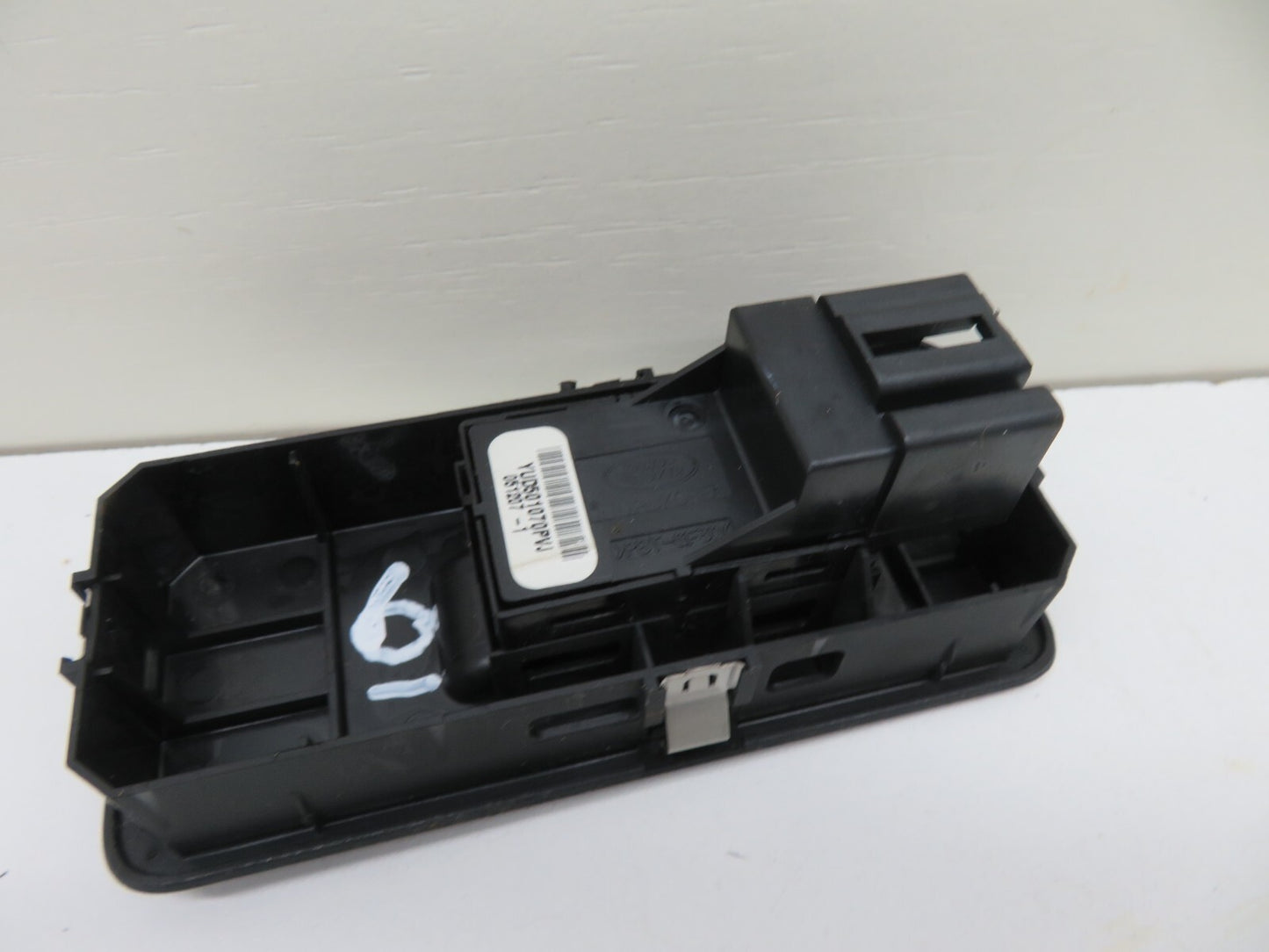 LAND ROVER DISCOVERY 3 REAR WINDOW SWITCH YUD501070 2005-2009 1212-6