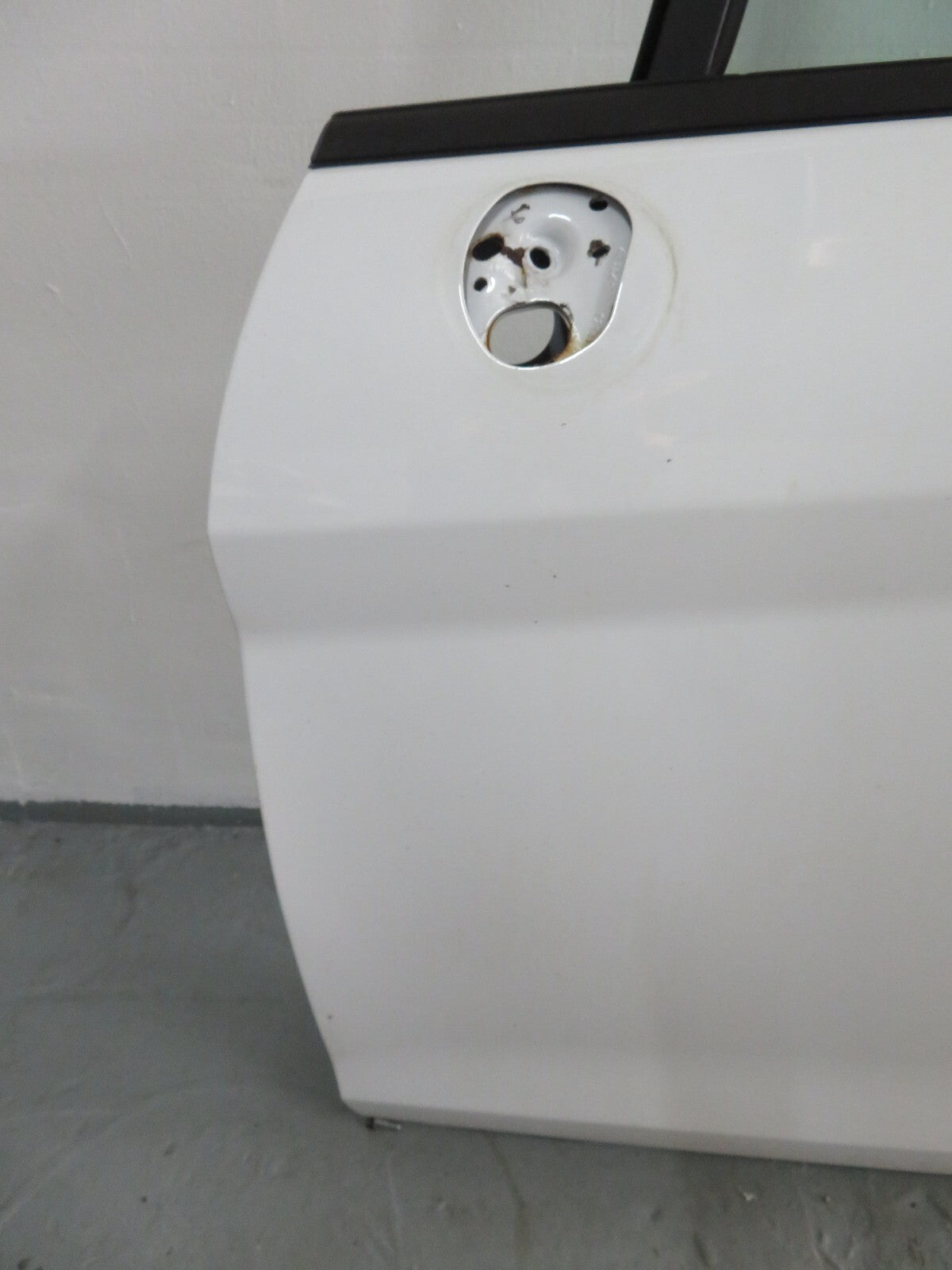 FORD FIESTA MK7 ST180 NS PASSENGER DOOR IN FROZEN WHITE (SEE PHOTOS) 2013-2017